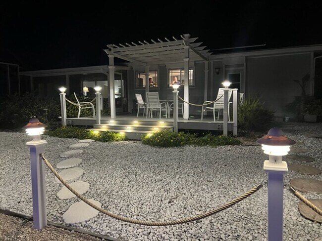 Foto del edificio - ** MARCO ISLAND HOME ON THE CANAL WITH PRI...