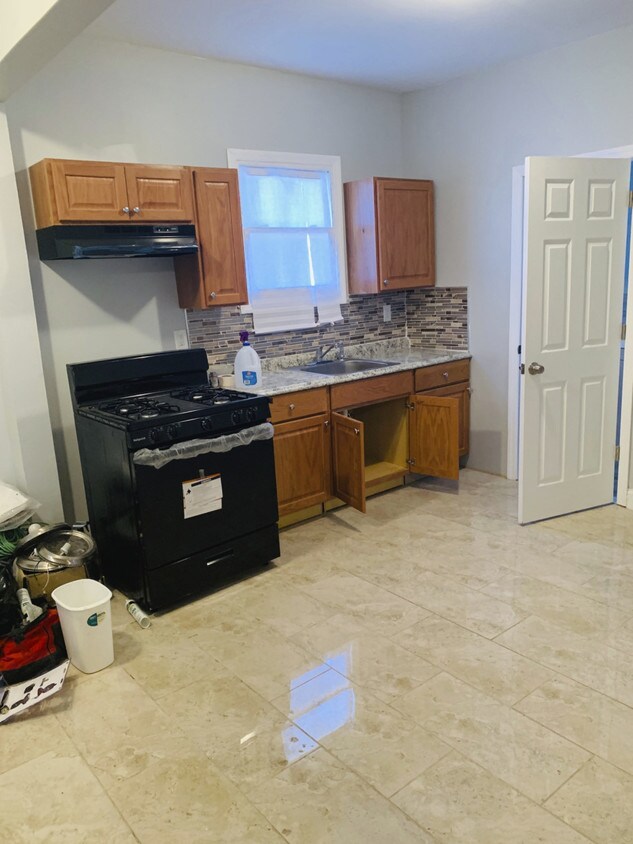 Building Photo - 246 Clifton Ave, Apt #1