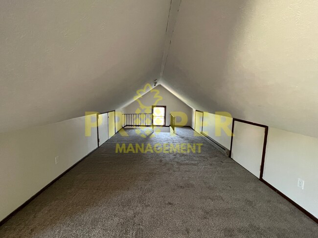 Building Photo - 3 bedroom 1 bathroom house for rent