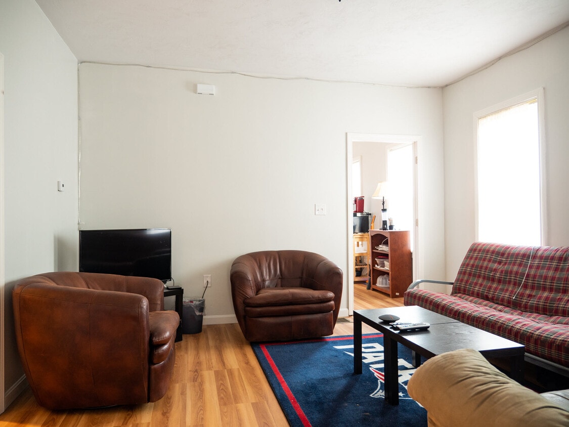 Primary Photo - 10 Buffum St