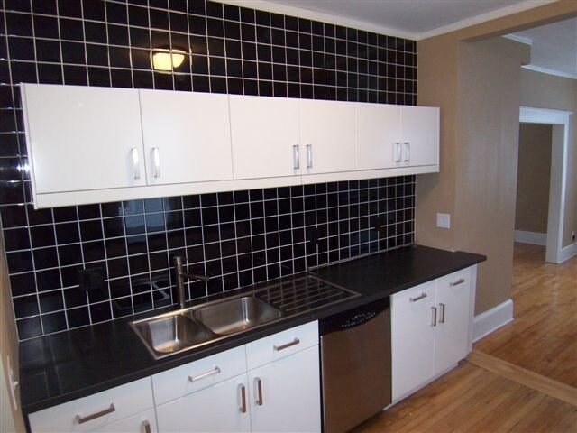 Building Photo - Charming House on Bay Shore Drive Close to the Lake! SHORT TERM LEASING! Available Now!