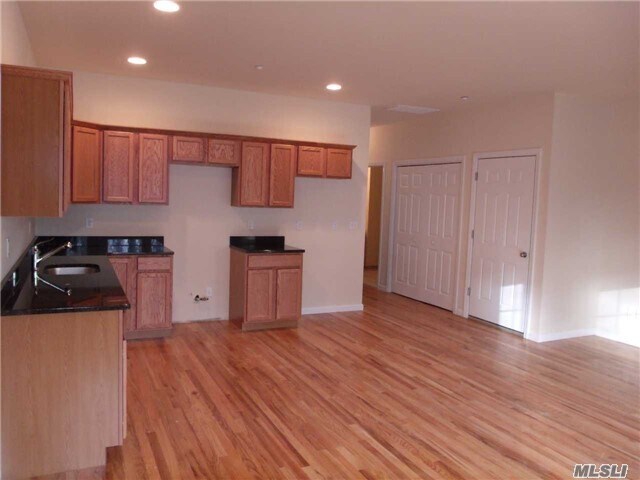 Foto del edificio - 3025 Sunrise Hwy