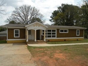 Building Photo - 2041 Olive Springs Rd SE