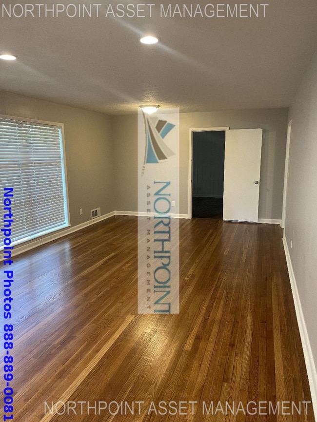 Photo - Charming Ranch-Style Residence With Three ... House