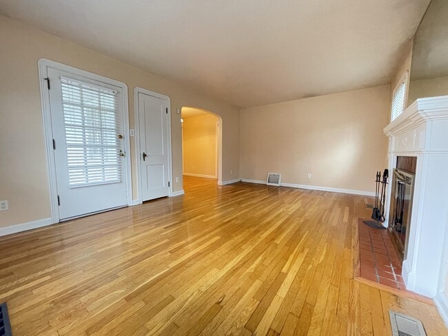 Building Photo - 56 Goodhue Dr