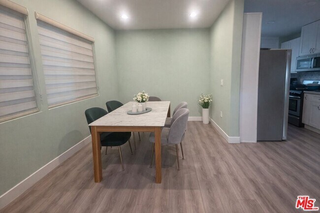 Foto del edificio - 1337 W Olive Ave