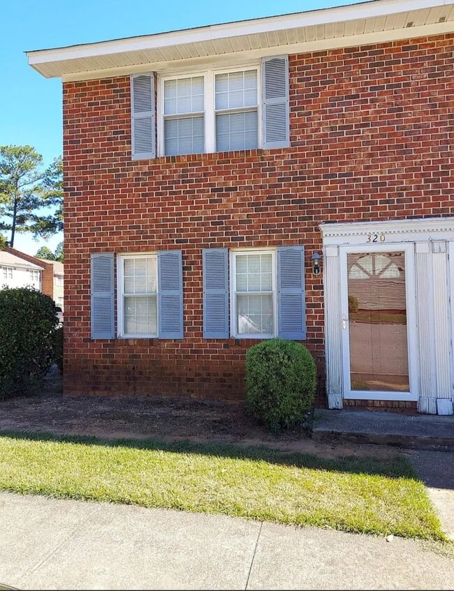 Entrance - 320 Cambout St