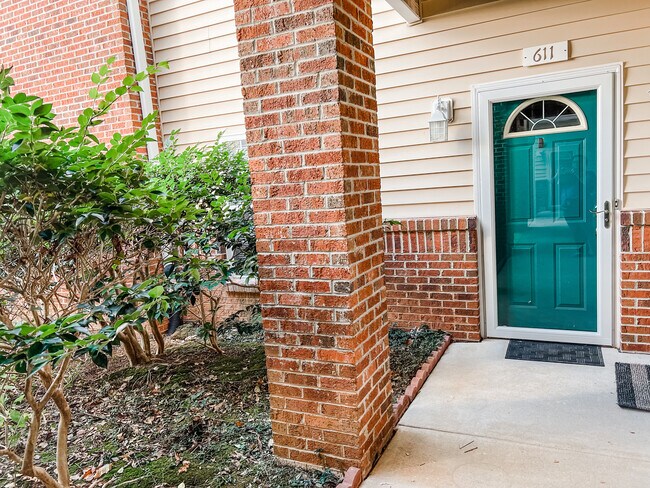 Entrance - 611 Glenolden Ct
