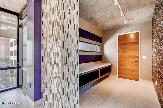 Foto del edificio - 100 W Portland St