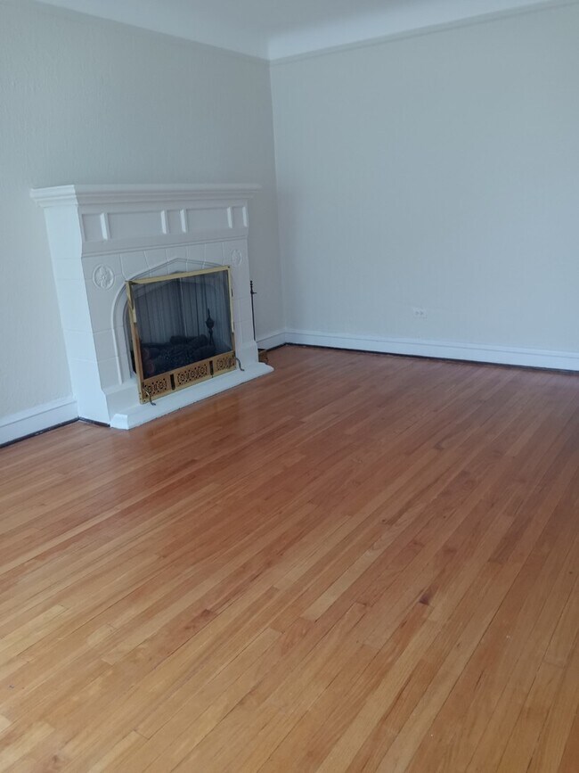 Foto del edificio - 1654 E 86th Pl