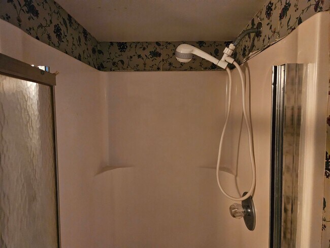 Building Photo - Charming 3 bedroom cottage in Ardmore!
