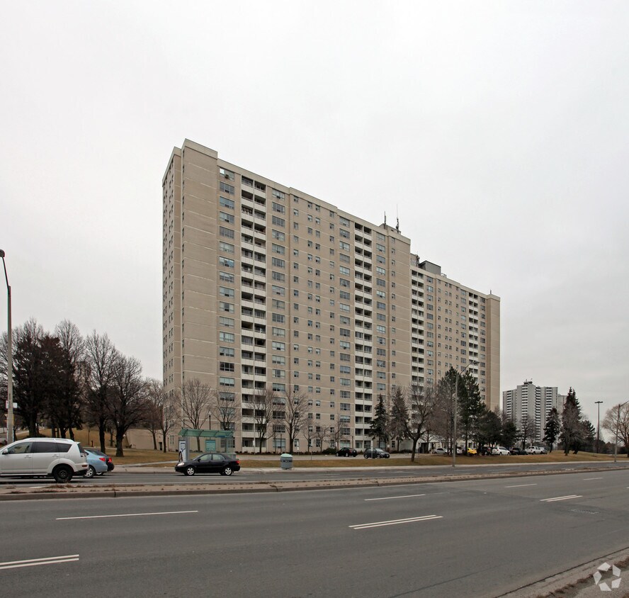 5 Parkway Forest Drive Apartments 5 Parkway Forest Dr Toronto, ON