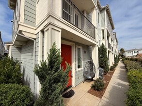 Building Photo - 513 Finch Ln