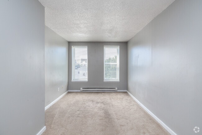 1BR, 1BA - 700SF - Living Room - City View Apartments