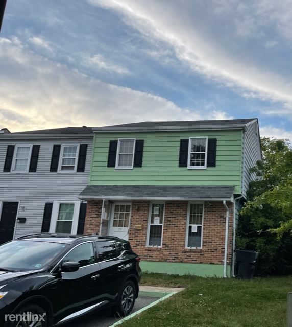Building Photo - 3 br, 2.5 bath Townhome - 499 Forest Creek Dr