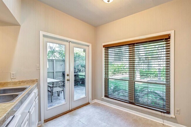 Foto del edificio - 9400 Doliver Dr