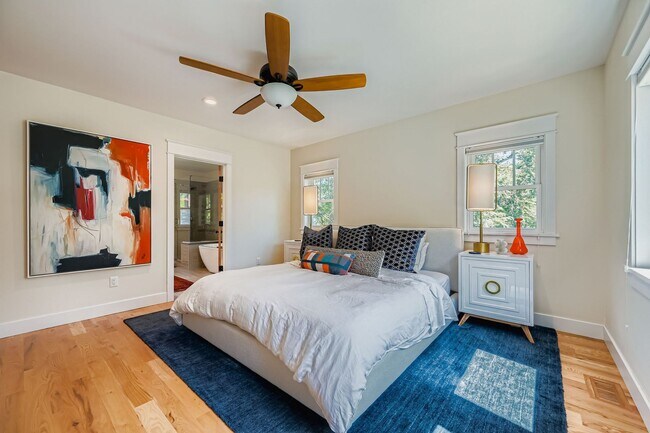 Foto del edificio - Idyllic Downtown Longmont 5-BDR Retreat