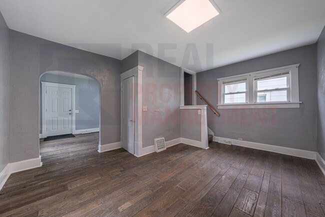 Building Photo - Cozy 3 Bed 2 Bath Single Family