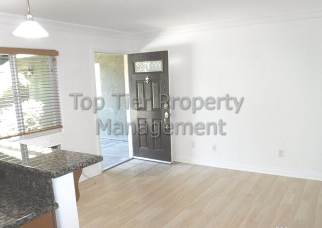Building Photo - **Beautiful 1 bed / 1 bath Condo - Lots of...