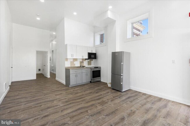 Foto del edificio - 6940 Woodland Ave