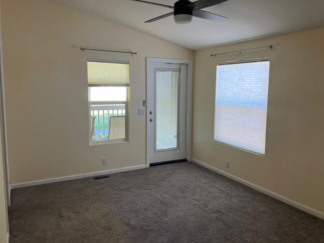 Foto del edificio - 350 Riviera Dr