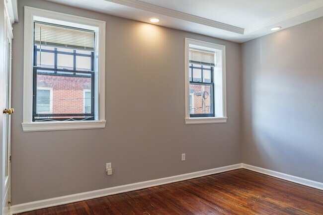 Building Photo - 2523 S Rosewood St