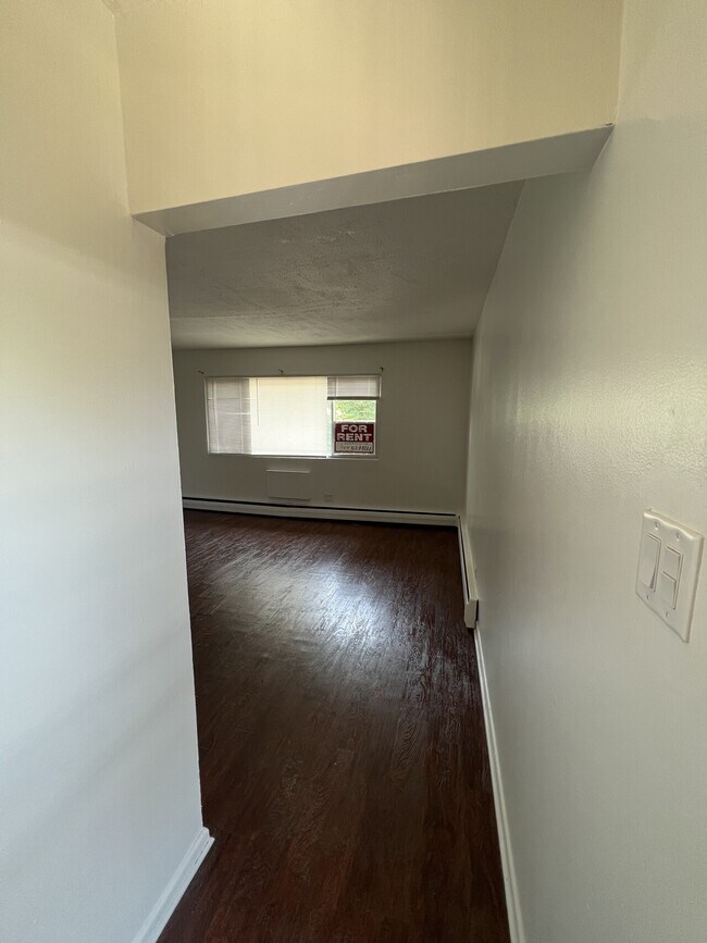 Building Photo - 8845 Cottage Grove