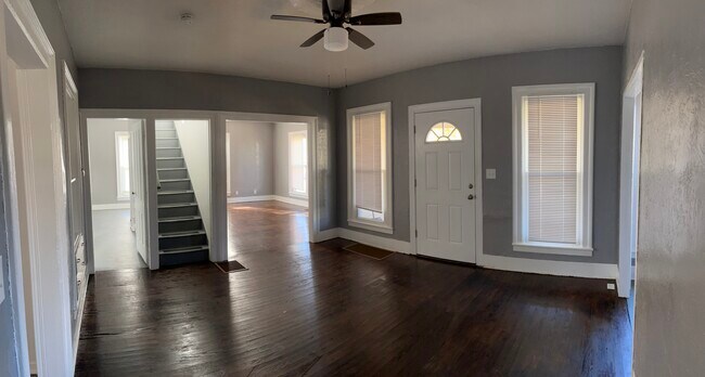 Building Photo - 912 West Ave