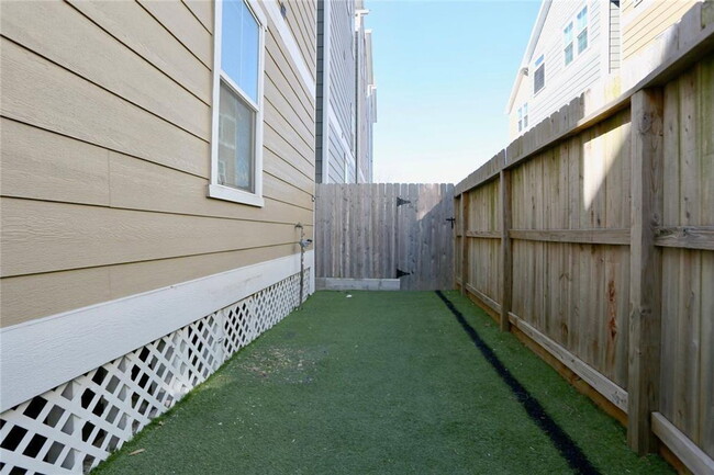 Photo - 1227 W 19th St Apartment