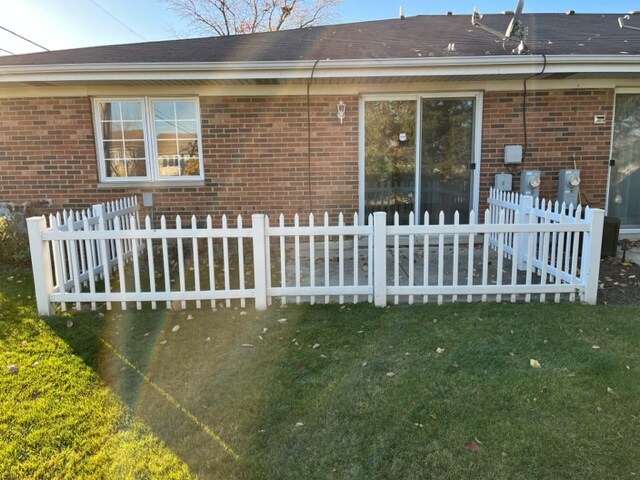 Rear private yard space - 8507 Hill Top Ct