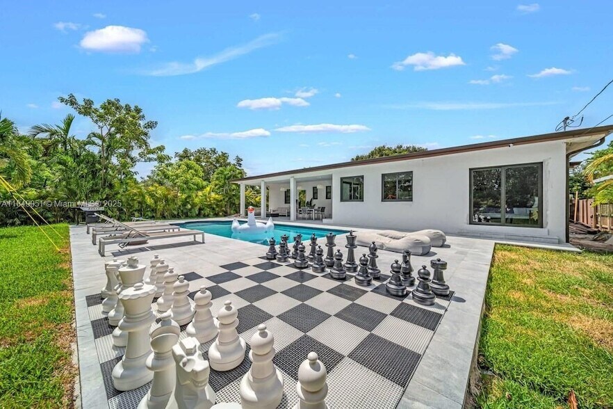 Foto principal - 305 NW 124th St