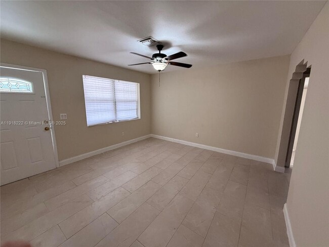 Foto del edificio - 2823 NW 97th St