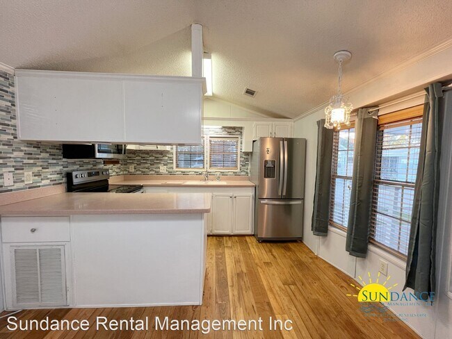 Building Photo - 2 br, 1 bath House - 15 E. Bradley Street ...