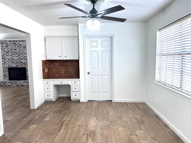 Building Photo - 14919 Mesita Dr