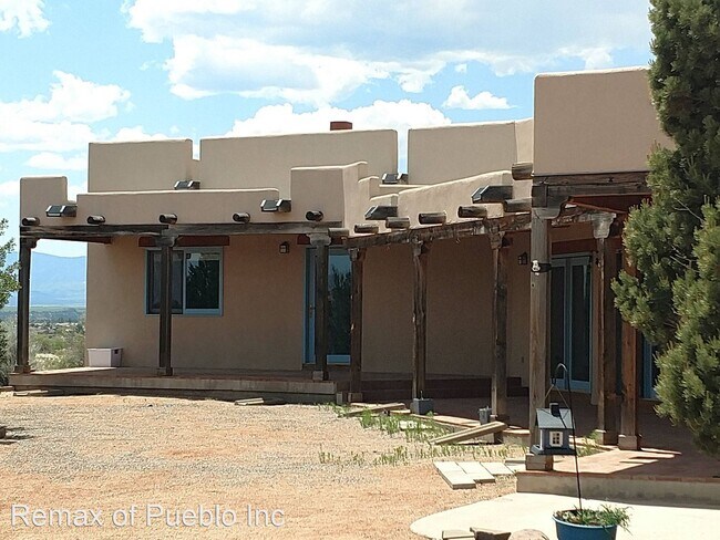 Foto del edificio - 4 br, 3 bath House - 385 S. TEJON