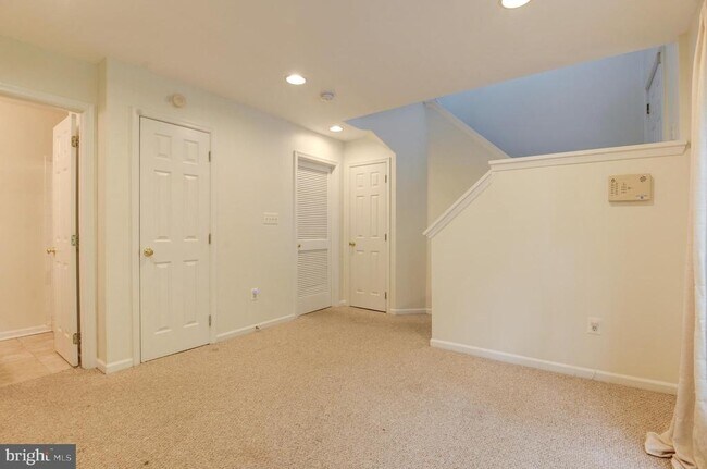 Building Photo - 6088 Sara Marie Terrace