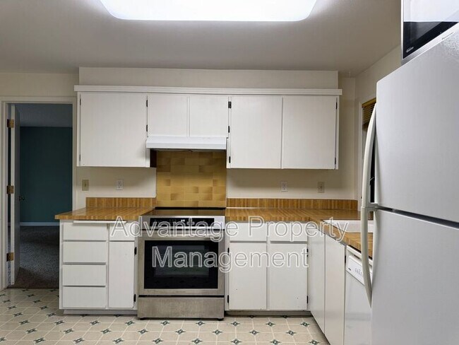 Foto del edificio - 1440 NW Meadowgreen Pl