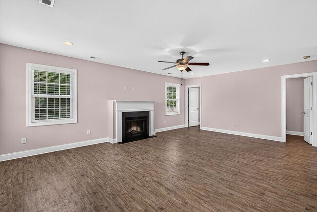 Foto del edificio - Charming Alma Farms Home with Covered Balcony & Fenced Backyard