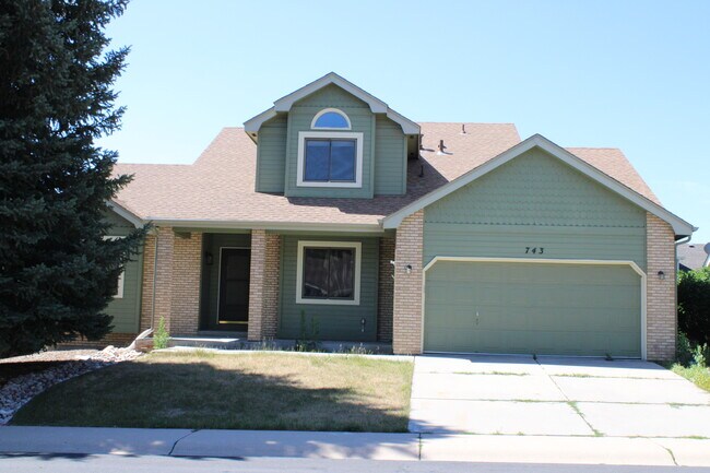 Foto del edificio - 743 Bear Creek Dr