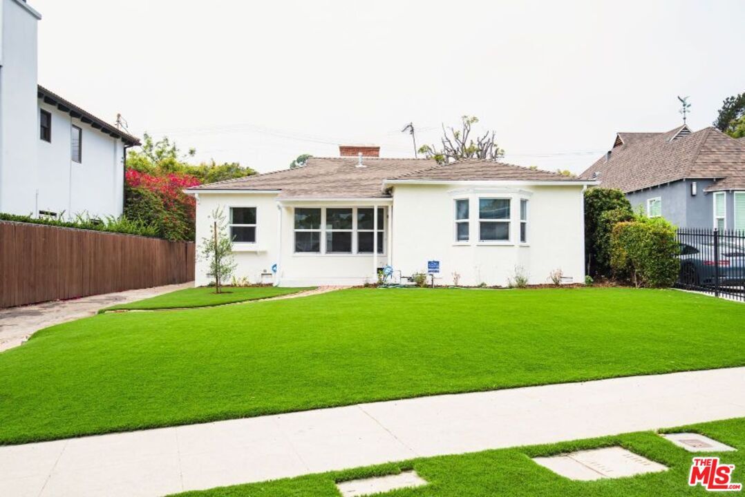 Primary Photo - 153 S Kenter Ave