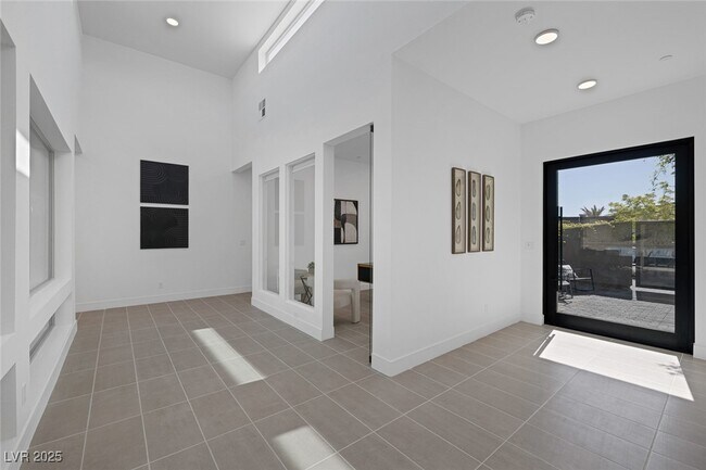 Foto del edificio - 787 Willits St