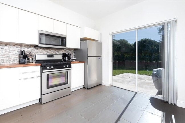 Photo - 7818 Dixie Beach Cir Townhome