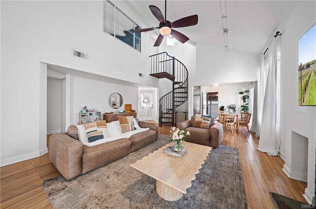 Building Photo - 73 Calle Sol