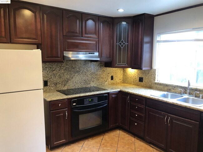 Foto del edificio - 2174 Sugartree Dr