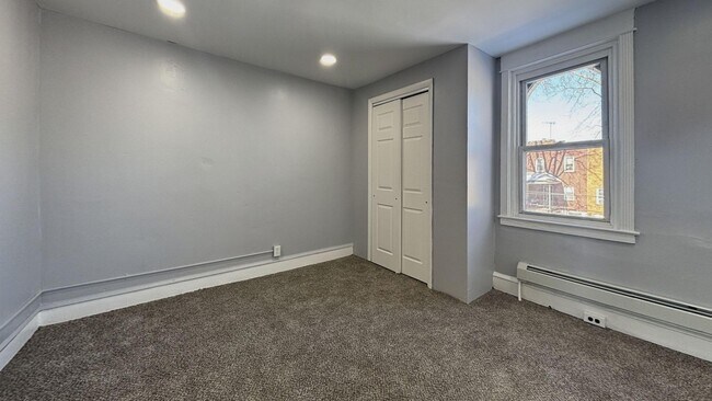 Foto del edificio - 7050 Clinton Rd