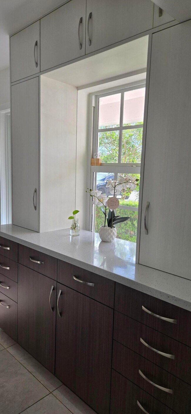 Foto del edificio - 3300 N Palm Aire Dr