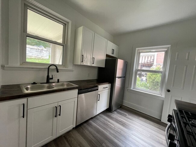 Building Photo - Available April 2026 - 2 Bedroom Home in Dormont w/ Central AC and Off-Street Parking Pad!