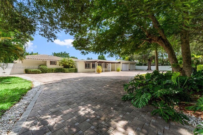 Building Photo - 4335 SW 60th Pl