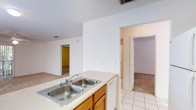 Building Photo - 896 Silverwood