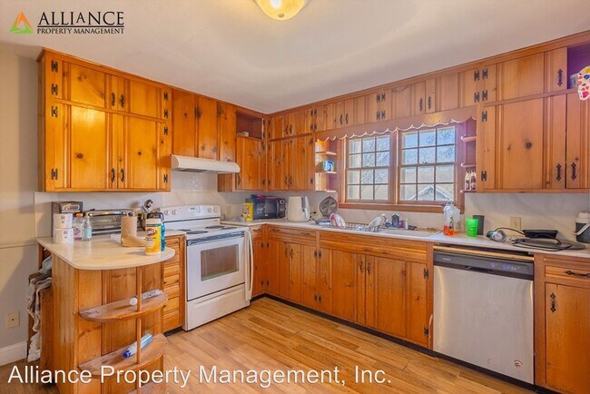Building Photo - 9 br, 3 bath House - 515 N. 17th Street